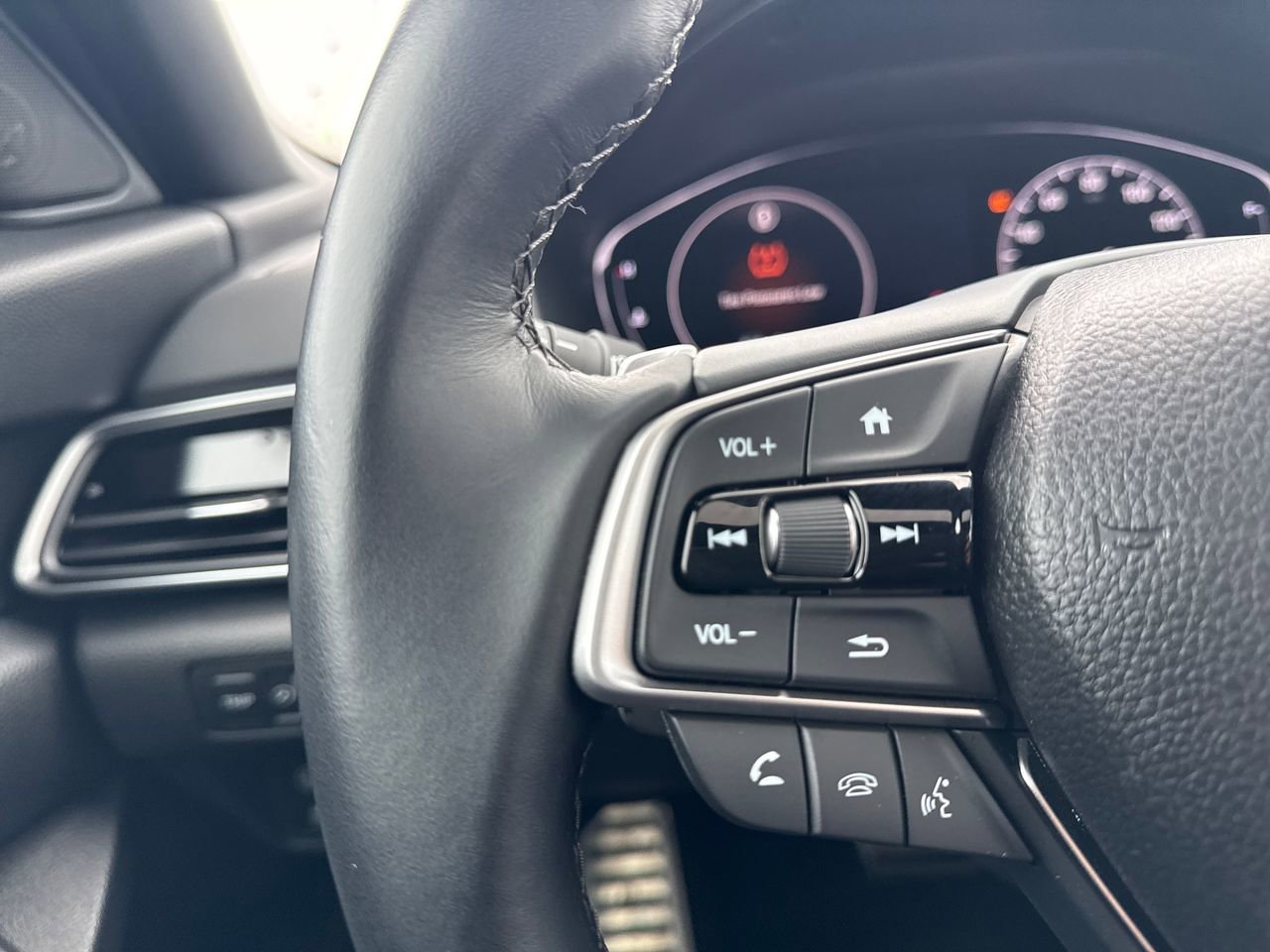 Used 2018 Honda Accord Sport image 30