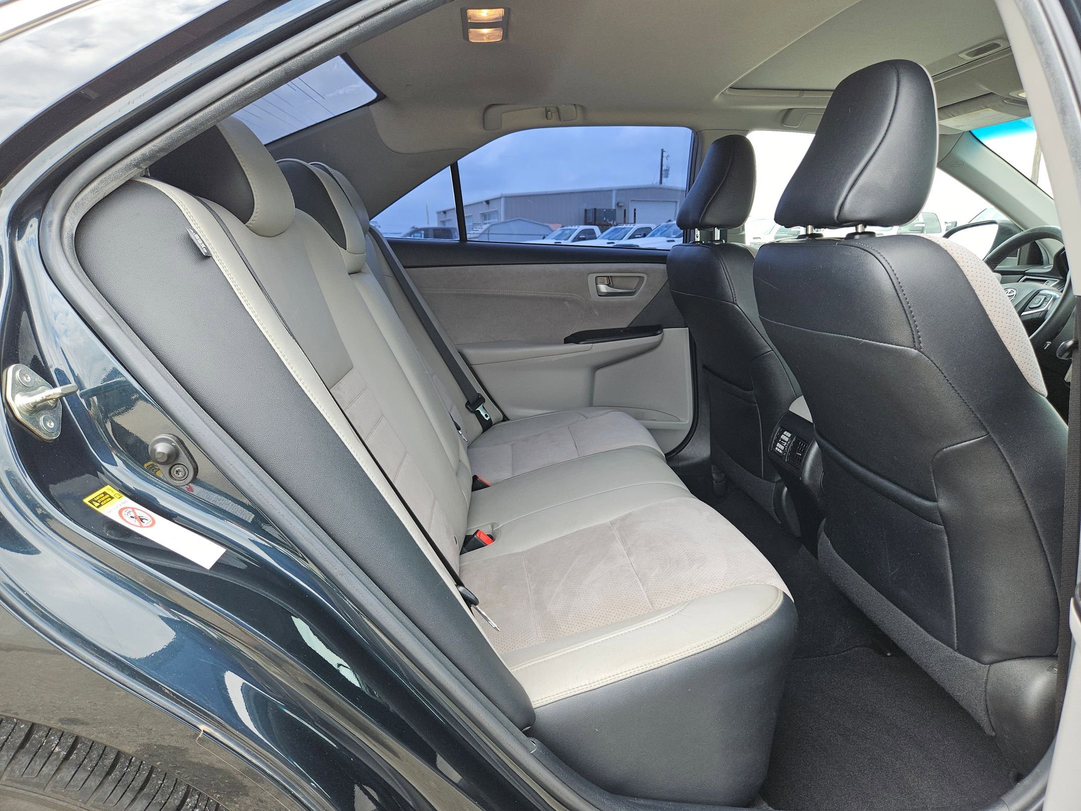 Used 2015 Toyota Camry XSE w/ Moonroof Package FWD image 25