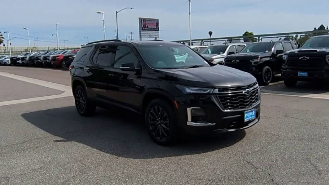 Used 2023 Chevrolet Traverse RS w/ LPO, Cargo Package image 2