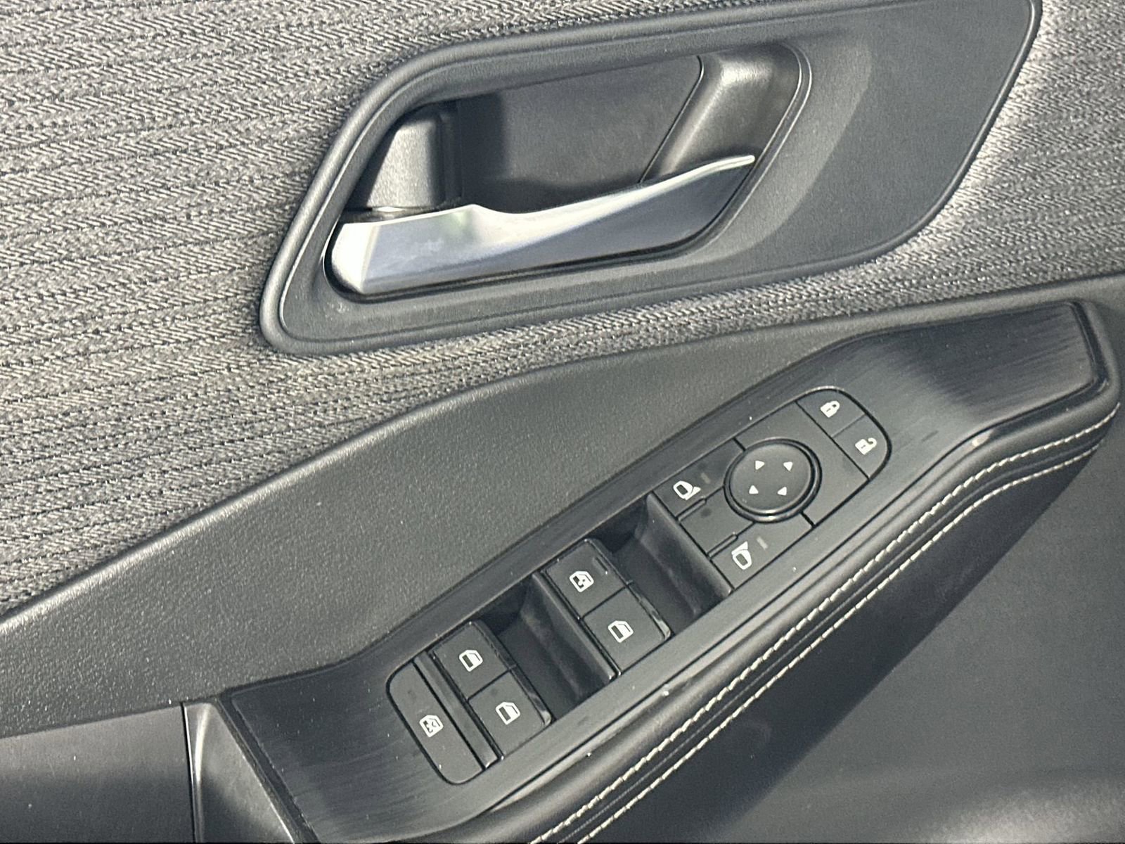 Used 2022 Nissan Rogue SV AWD/4WD image 13