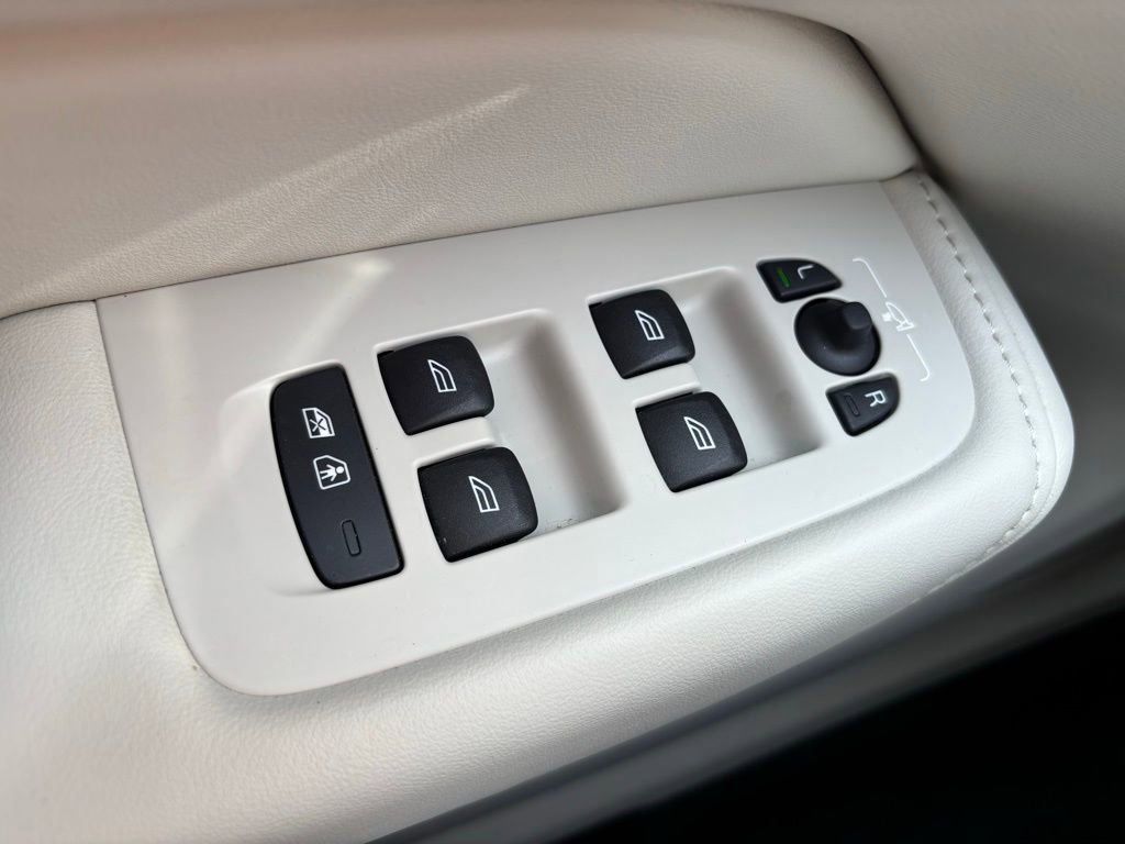 Used 2023 Volvo XC60 B5 Plus w/ Climate Package AWD/4WD image 29