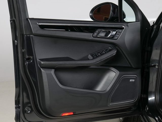 Certified 2026 Porsche Macan AWD/4WD image 29