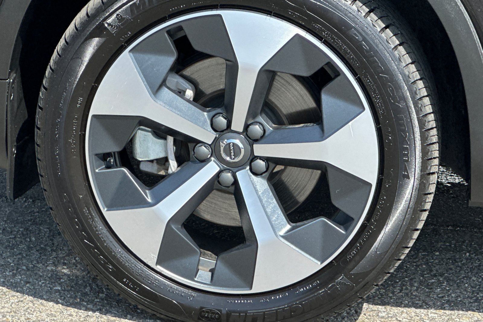 Certified 2026 Volvo XC40 B5 Plus AWD/4WD image 34