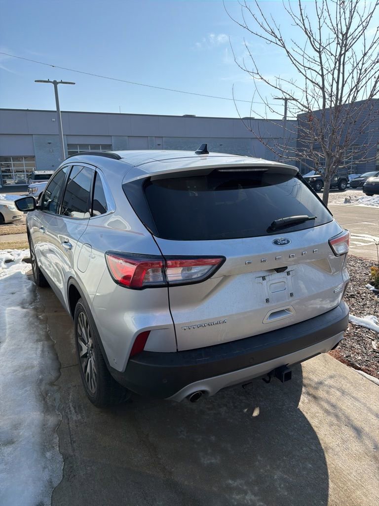 Used 2020 Ford Escape Titanium image 5