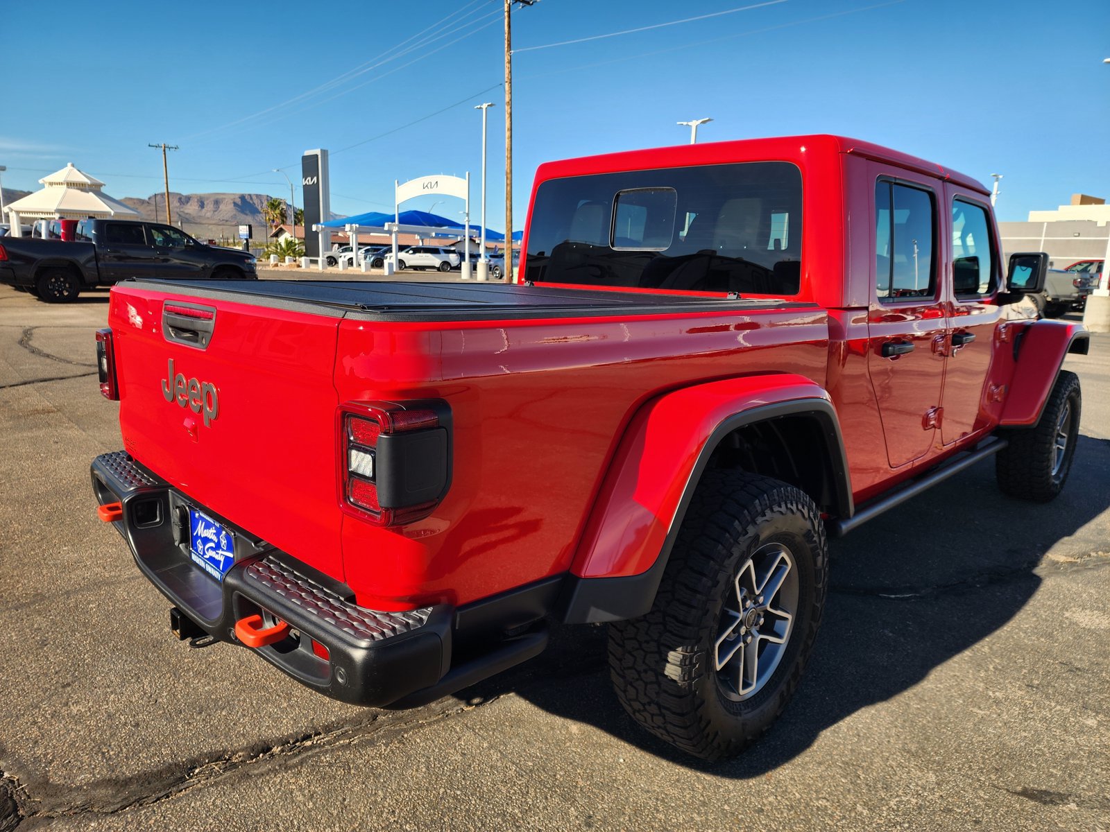 Used 2025 Jeep Gladiator Mojave AWD/4WD image 7
