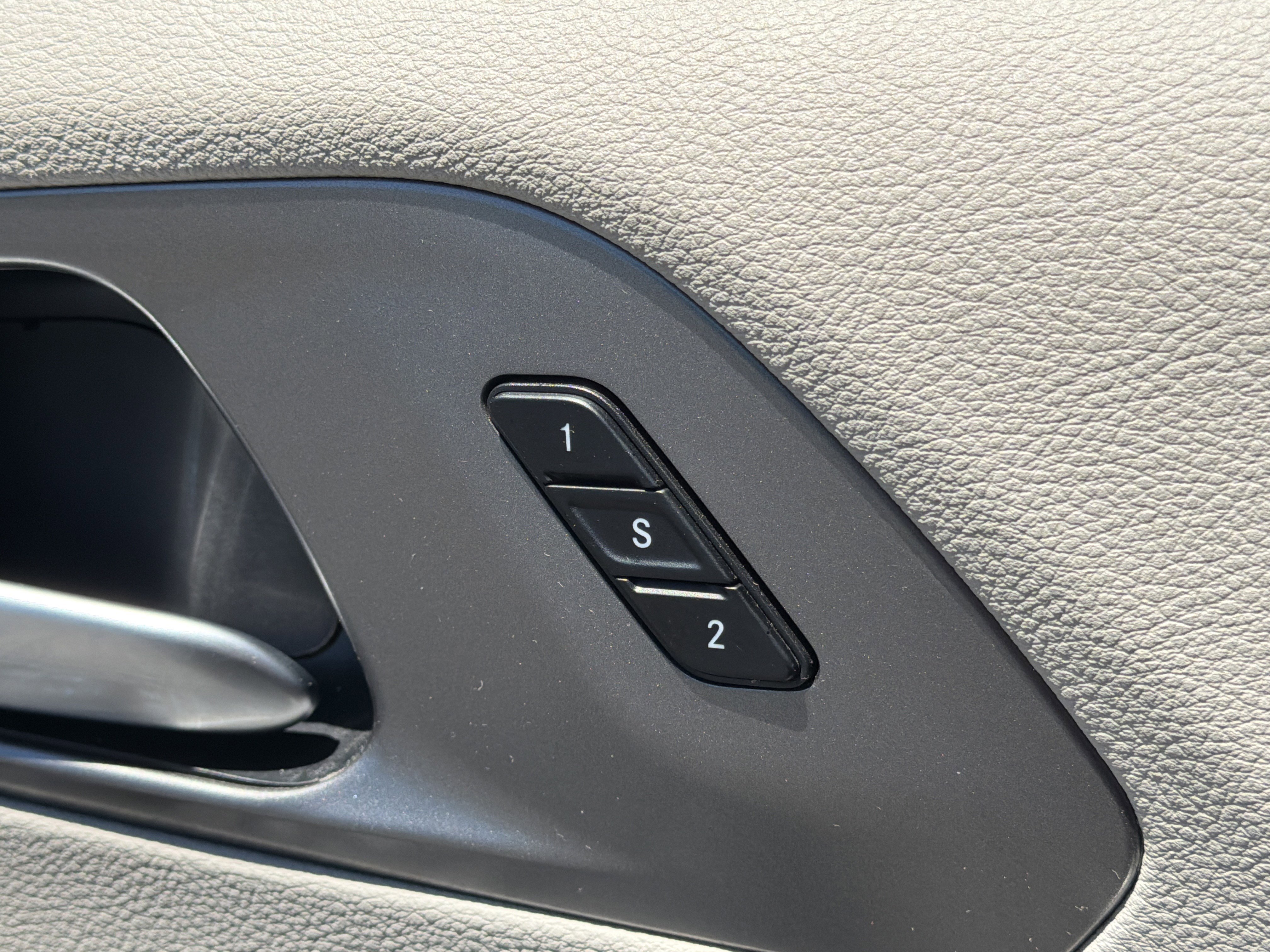 Used 2024 Chrysler Pacifica Touring-L FWD image 14