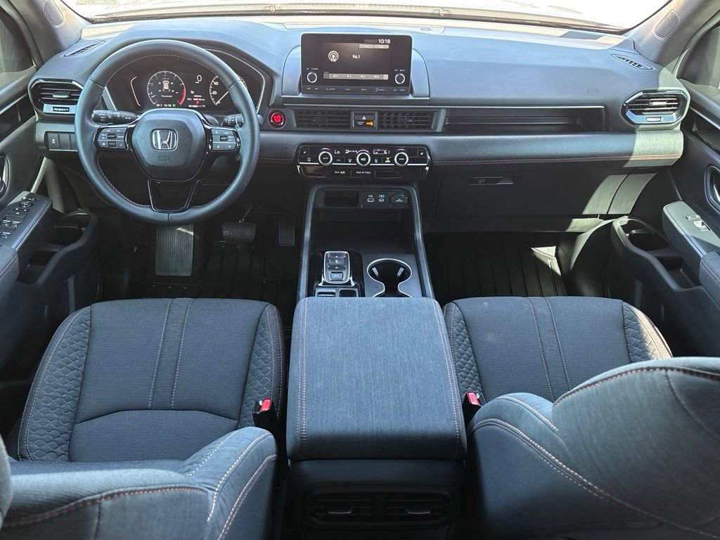 Used 2025 Honda Pilot Sport image 9