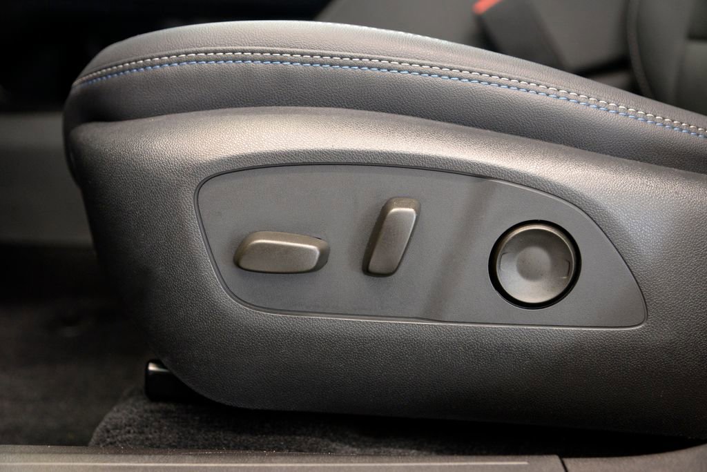 Certified 2025 Chevrolet Equinox EV LT w/ Convenience Package II image 16