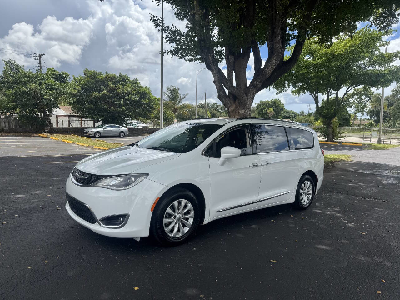 Used 2018 Chrysler Pacifica Touring-L w/ Premium Audio Group image 11