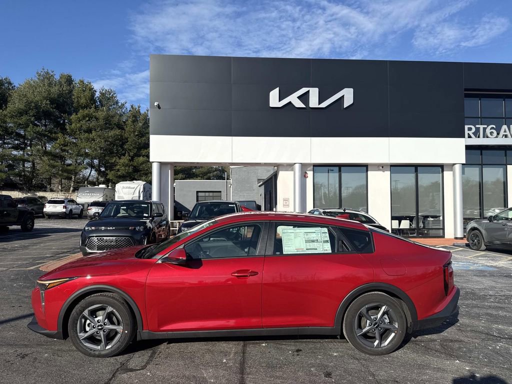 New 2025 Kia K4 LXS image 2