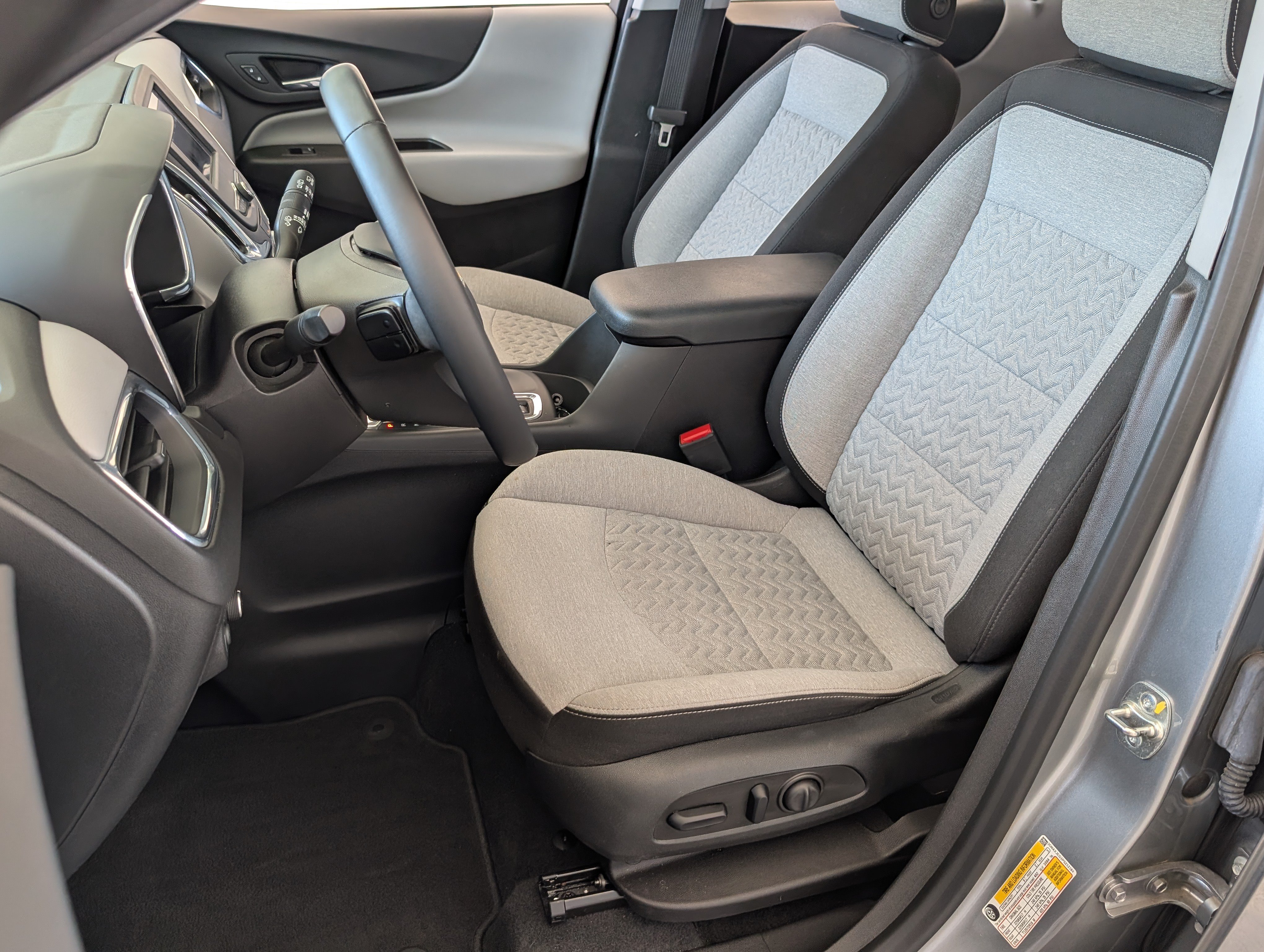 Used 2023 Chevrolet Equinox LT w/ Driver Convenience Package FWD image 16