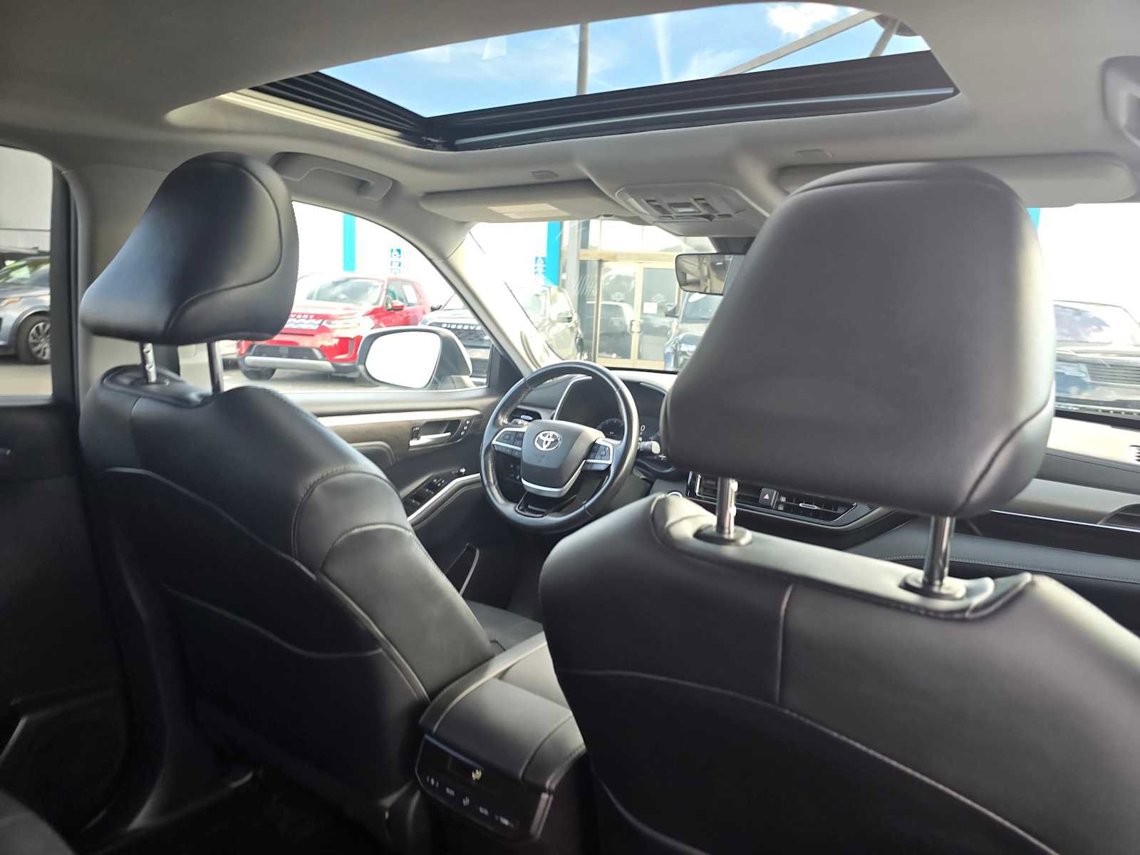 Used 2023 Toyota Highlander Limited image 15