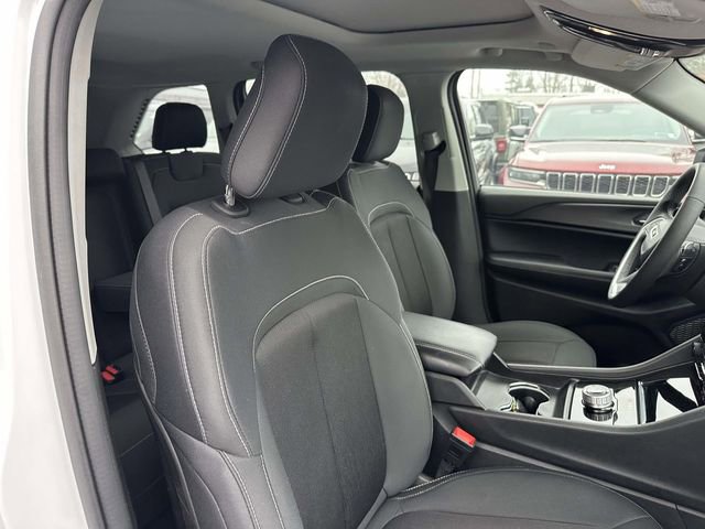 Certified 2024 Jeep Grand Cherokee Laredo X image 25