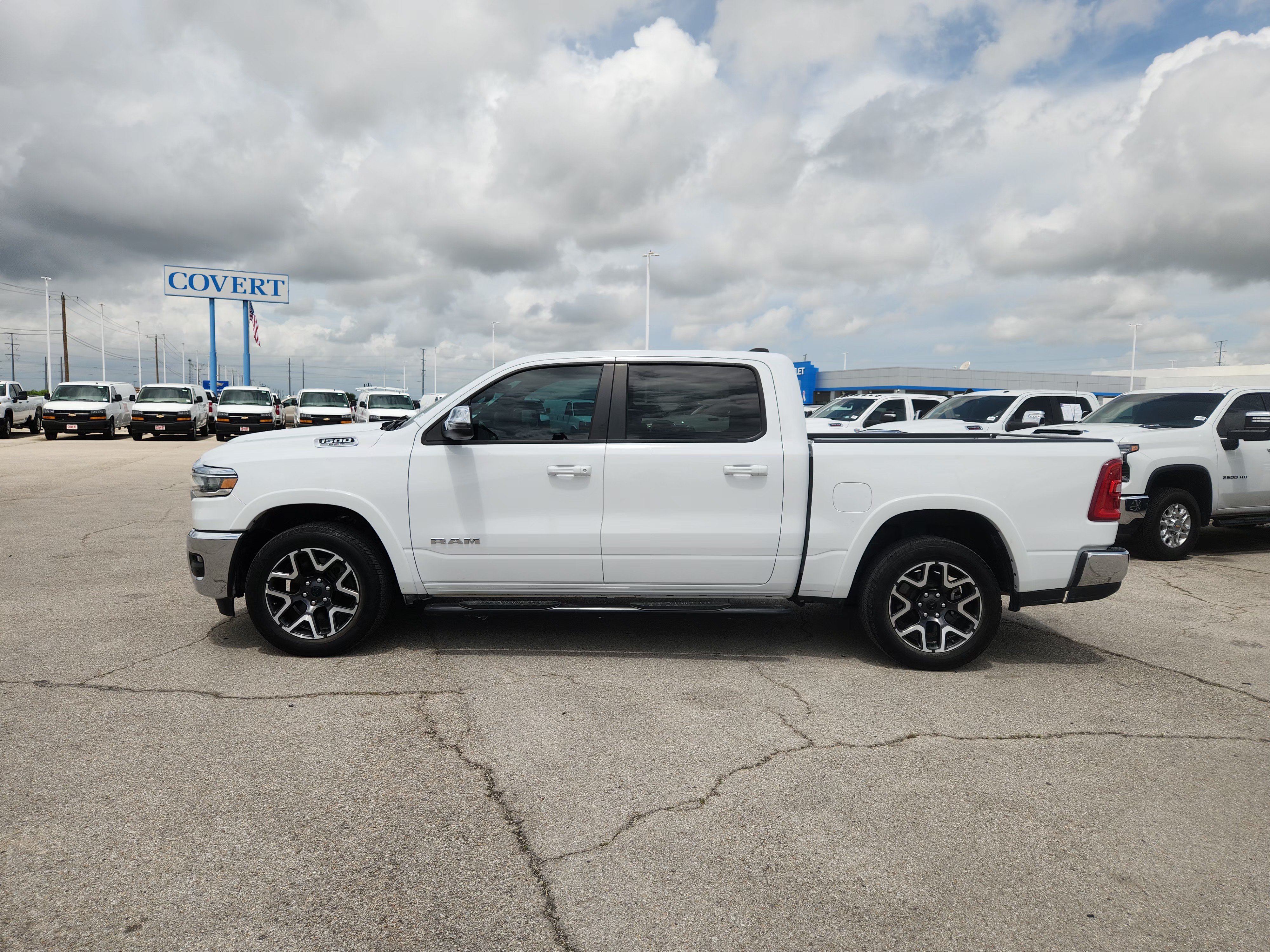 Used 2025 RAM 1500 Laramie AWD/4WD image 4
