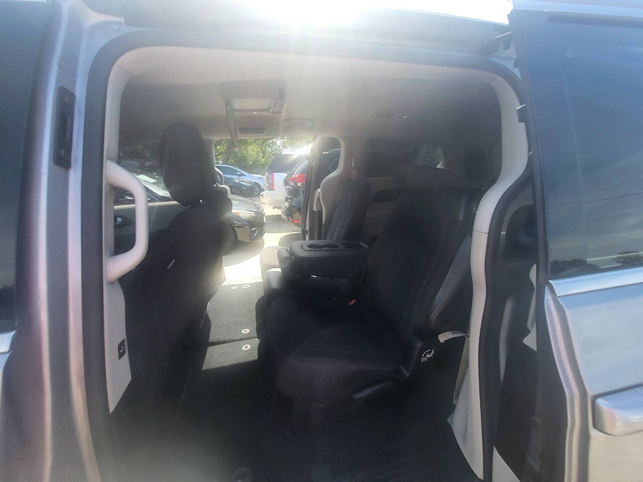 Used 2017 Chrysler Pacifica Touring w/ Tire & Wheel Group FWD image 54