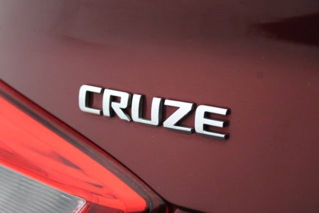 Used 2018 Chevrolet Cruze LT w/ Convenience Package FWD image 6