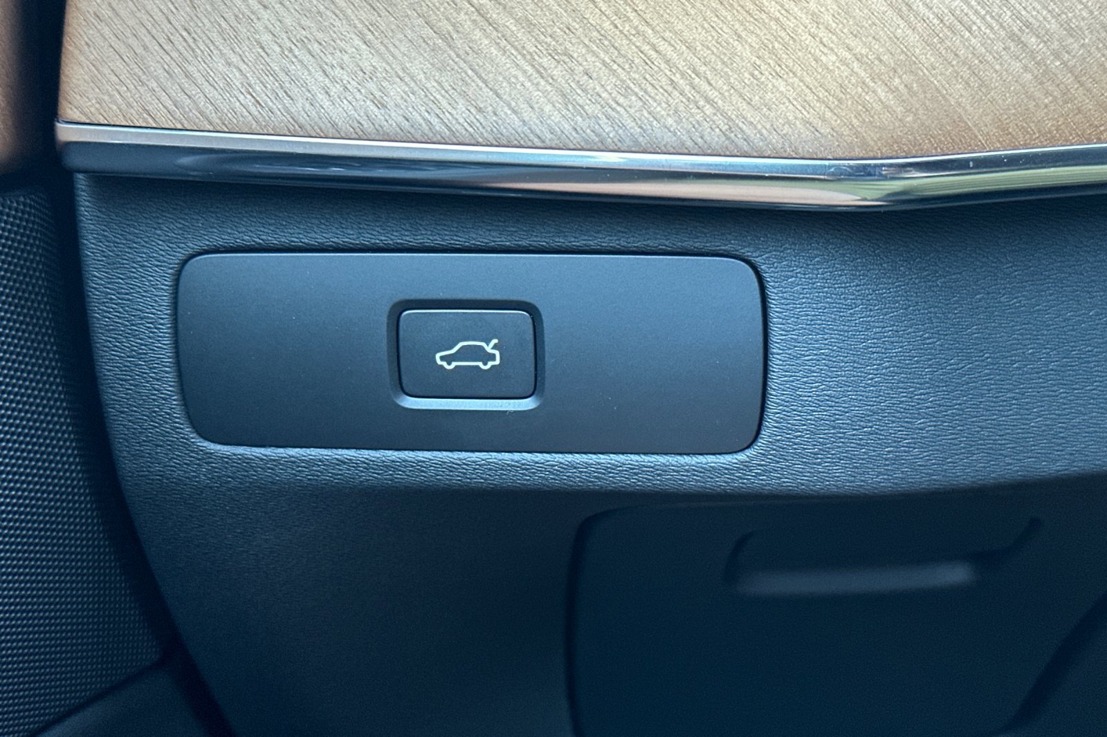 New 2025 Volvo XC90 B6 Plus w/ Protection Package Premier image 33