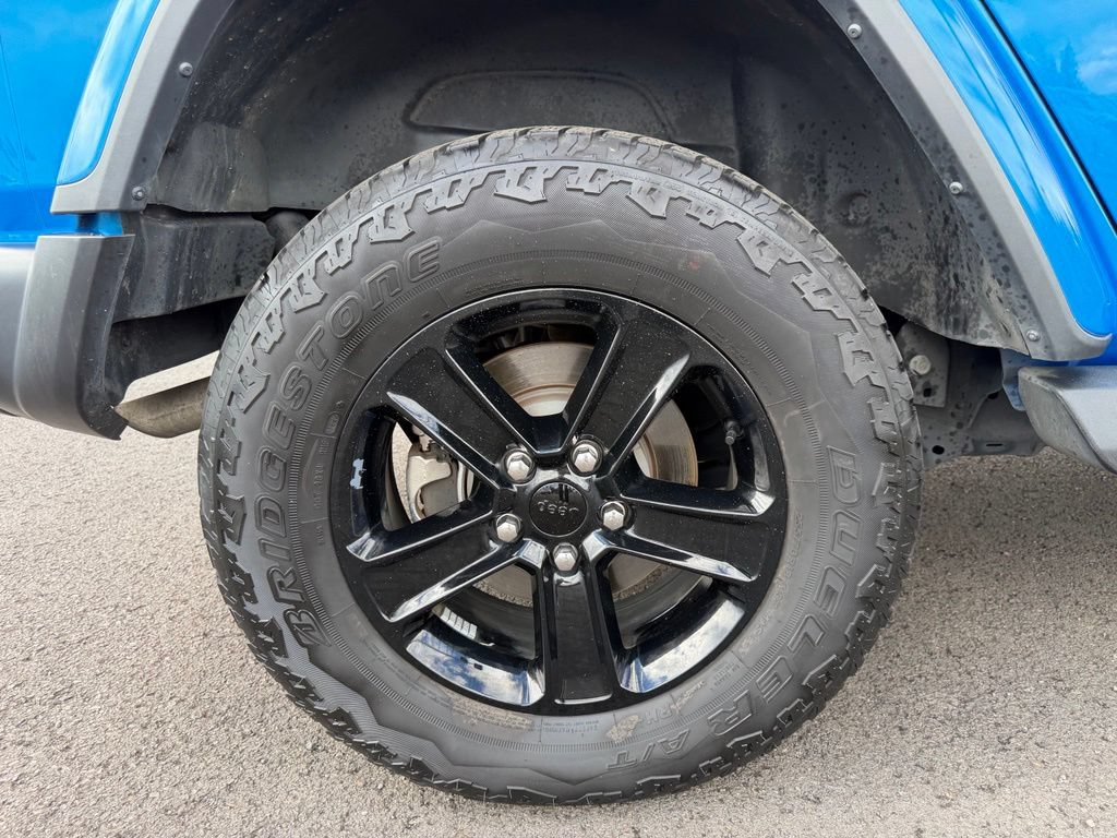 Used 2022 Jeep Wrangler Unlimited Sahara AWD/4WD image 11