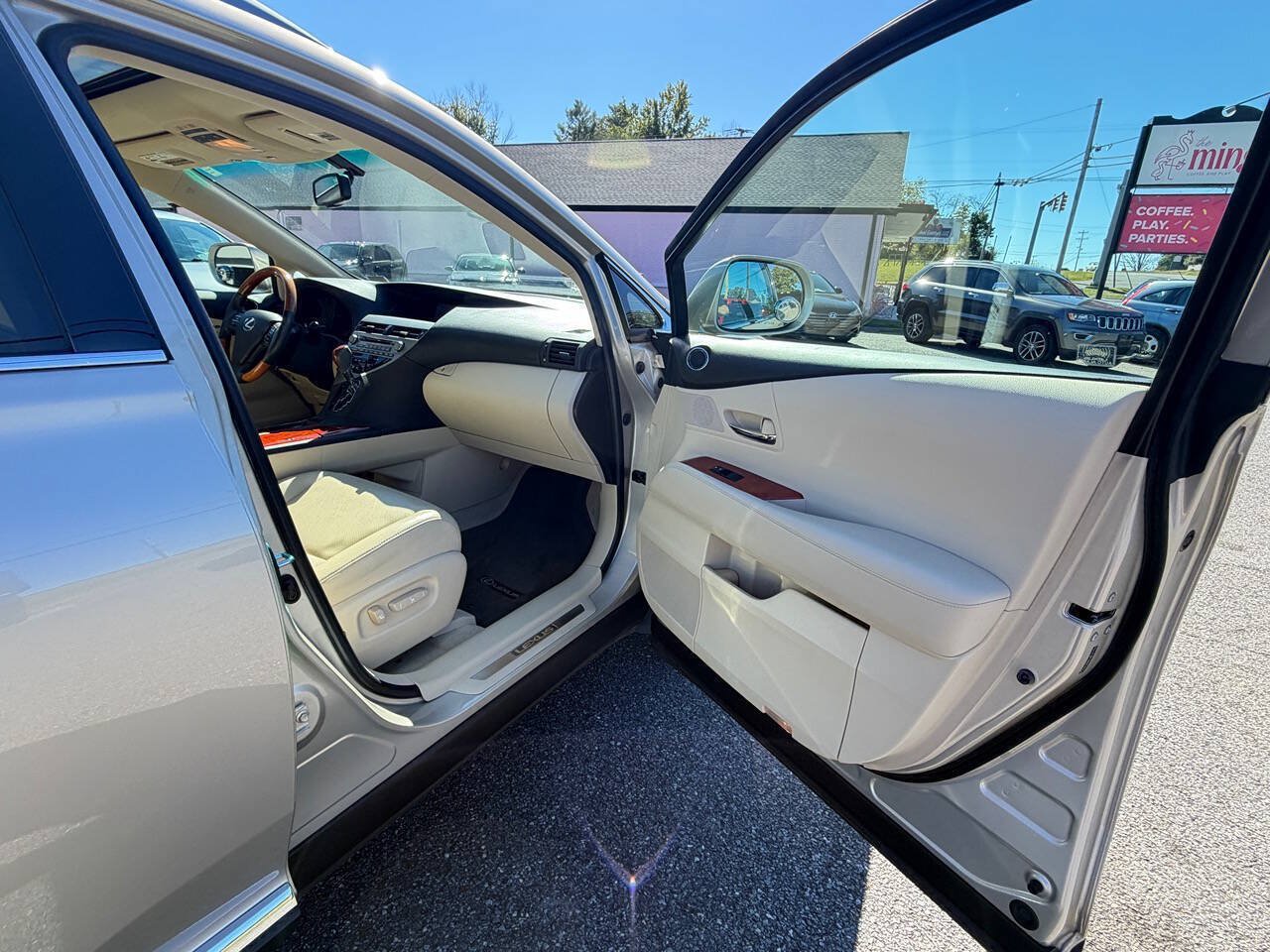 Used 2011 Lexus RX 350 AWD w/ Premium Pkg image 12