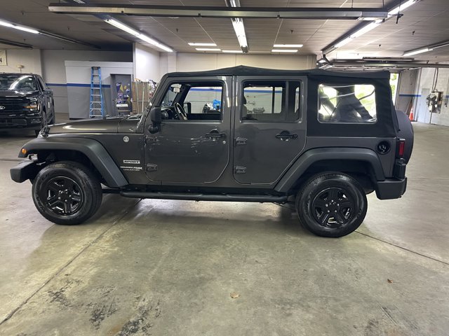 Used 2018 Jeep Wrangler Unlimited Sport w/ Connectivity Group AWD/4WD image 4