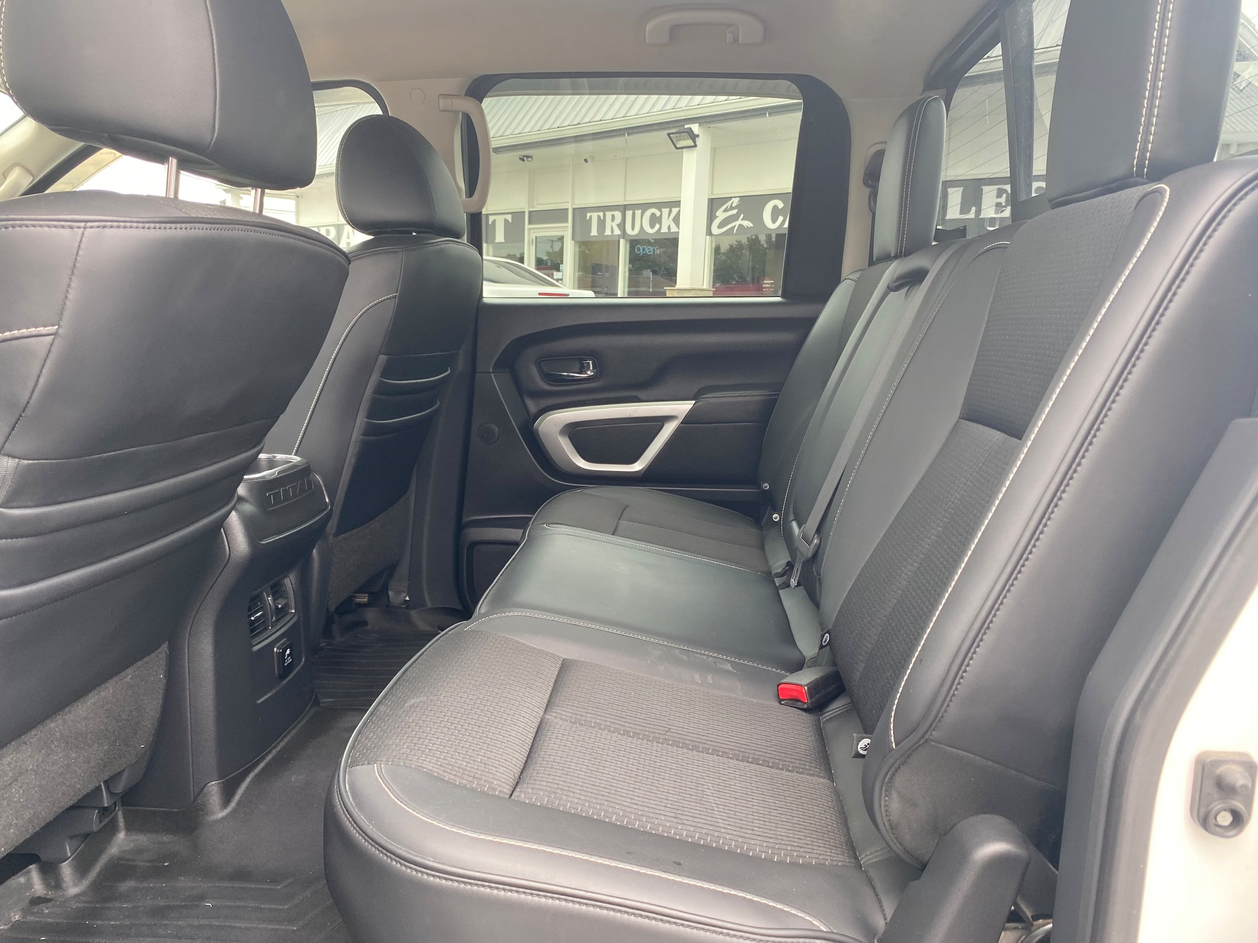 Used 2018 Nissan Titan PRO-4X w/ Pro-4x Utility Package AWD/4WD image 16