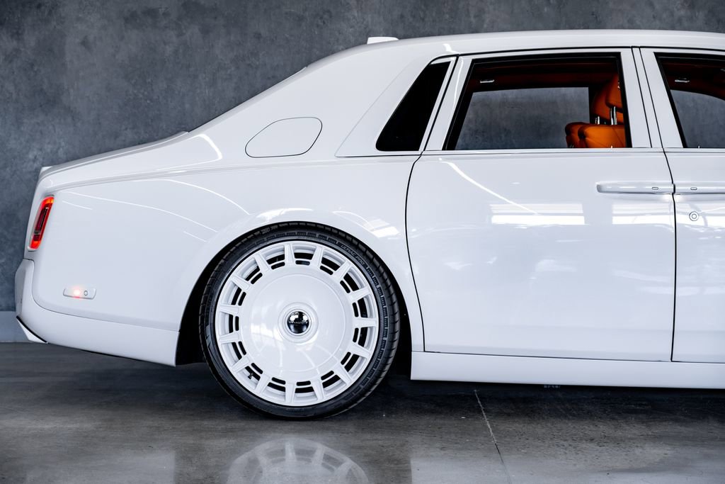 Used 2026 Rolls-Royce Phantom Sedan RWD image 12