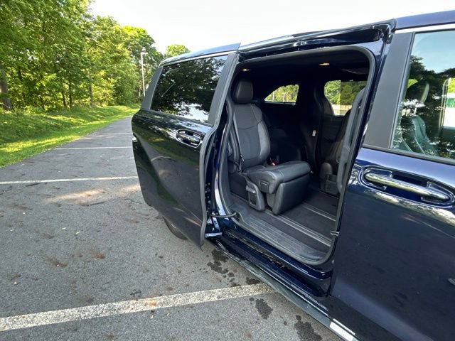 Used 2025 Toyota Sienna Platinum AWD/4WD image 39