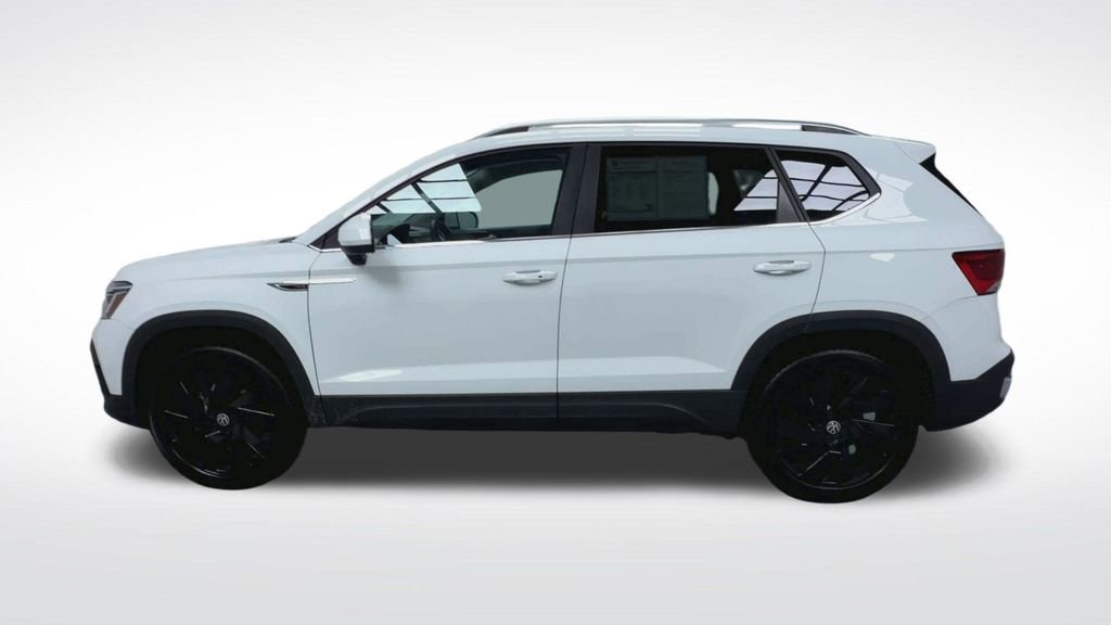 Used 2024 Volkswagen Taos SEL image 5