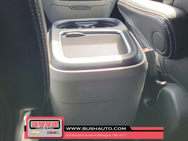 Used 2023 Chrysler Pacifica Touring-L image 11