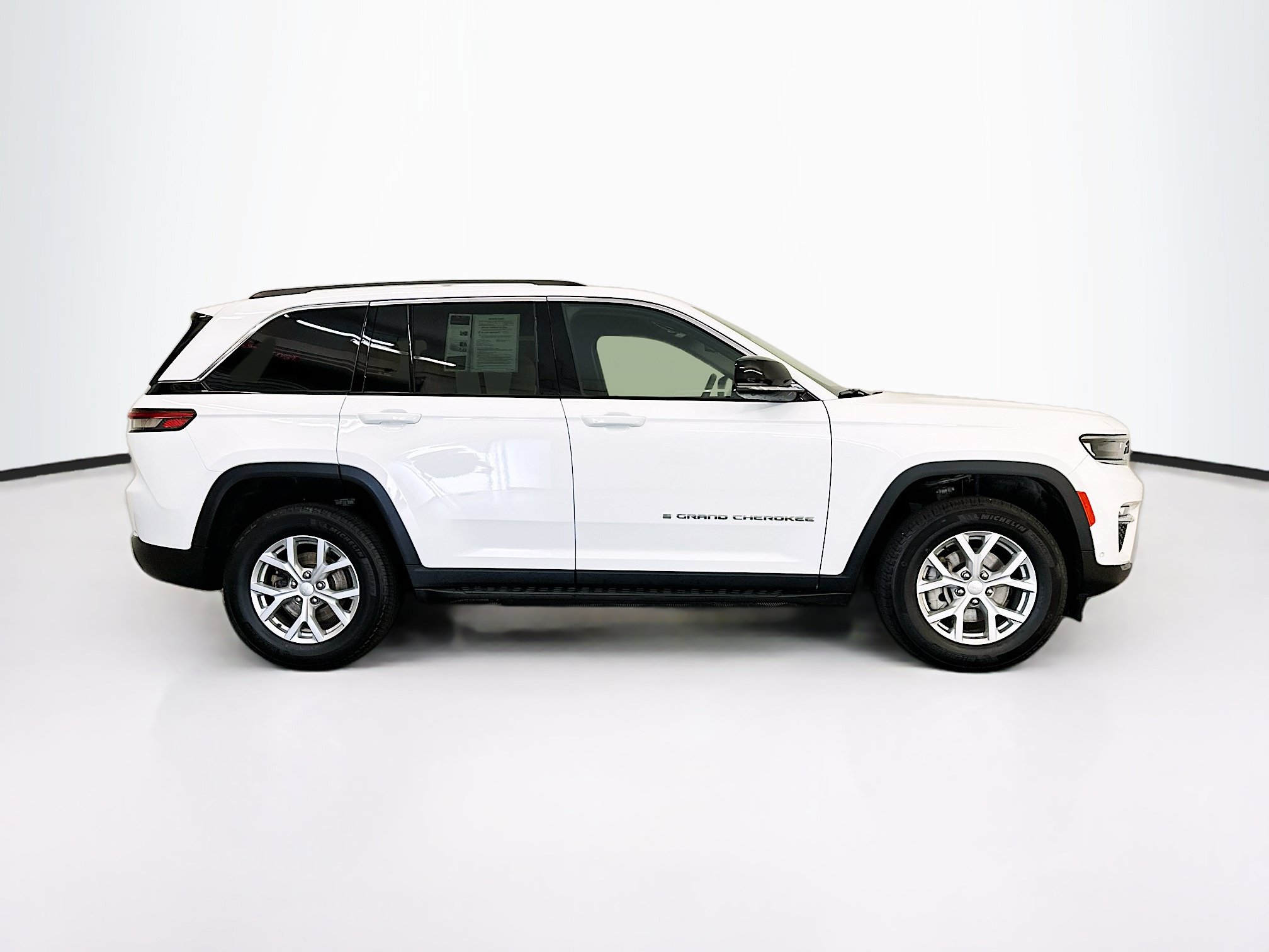 Used 2023 Jeep Grand Cherokee Limited w/ Luxury Tech Group II AWD/4WD image 10