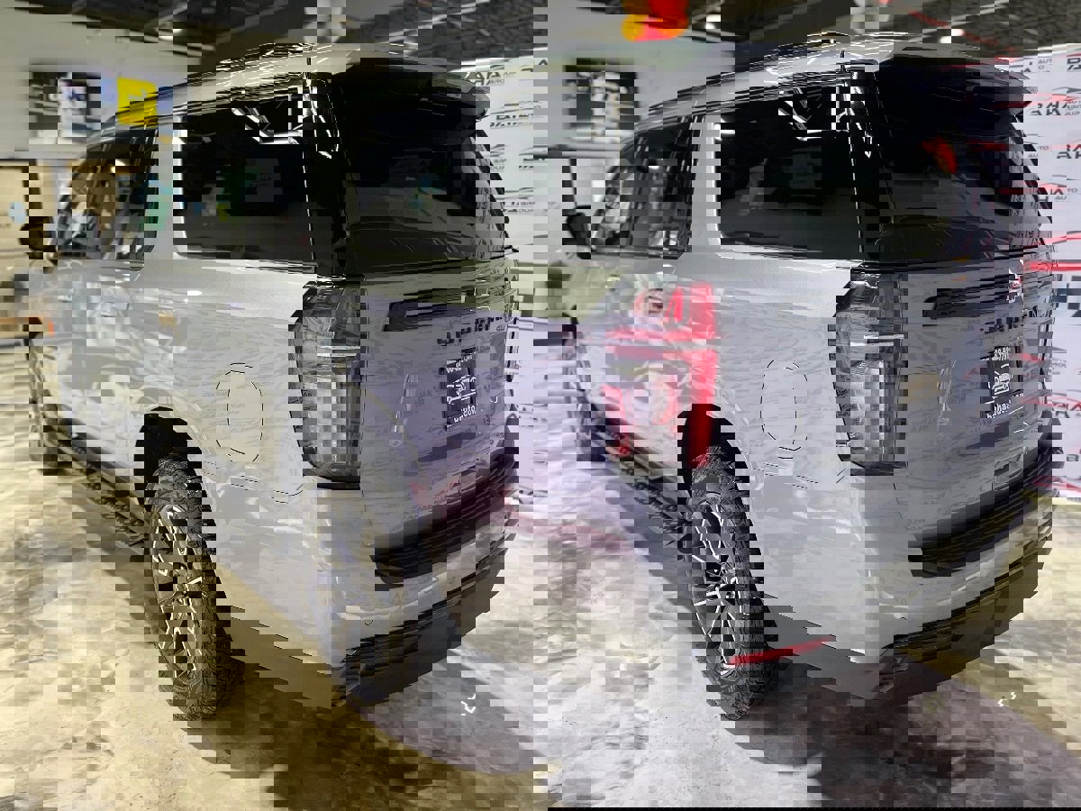 Used 2024 Chevrolet Suburban Z71 image 8