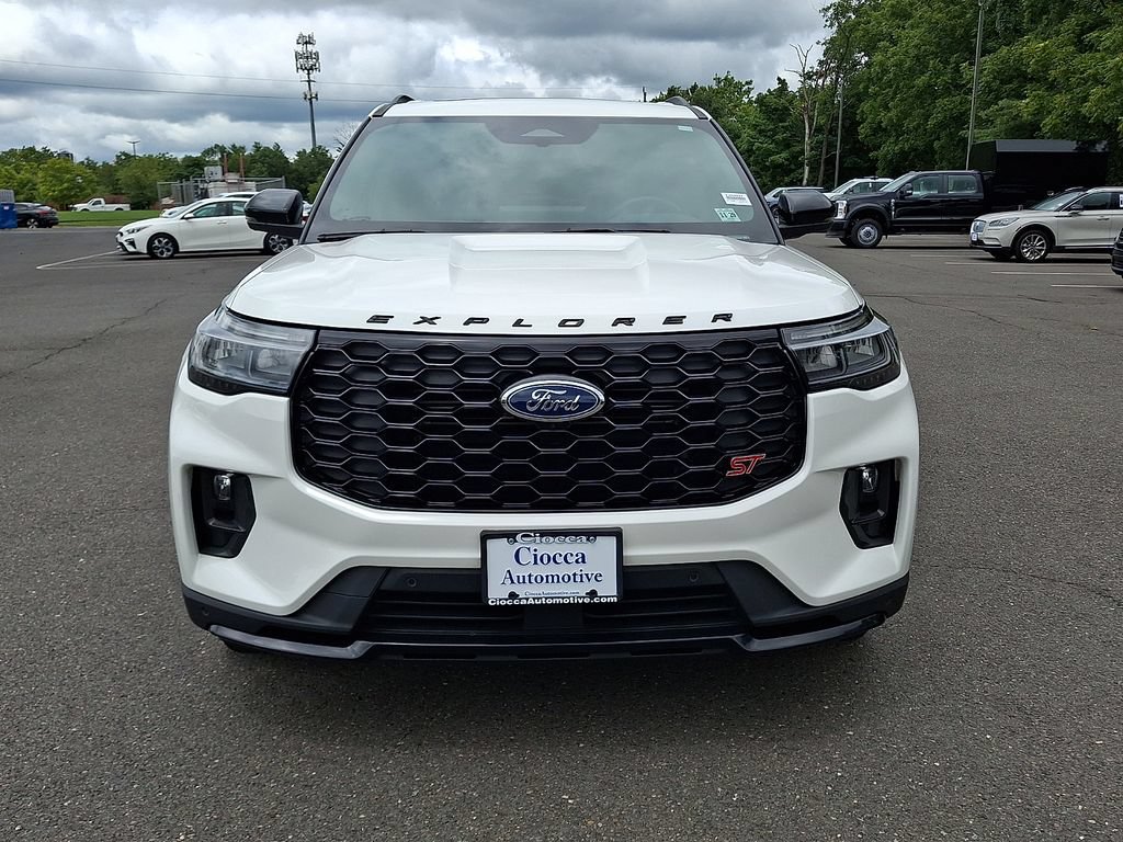 Certified 2025 Ford Explorer ST AWD/4WD image 5