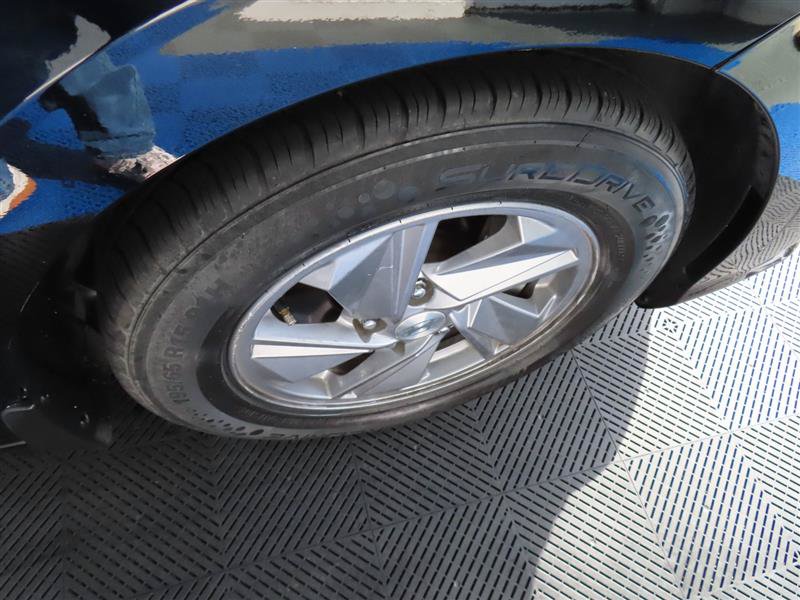 Used 2024 Hyundai Elantra SE FWD image 9