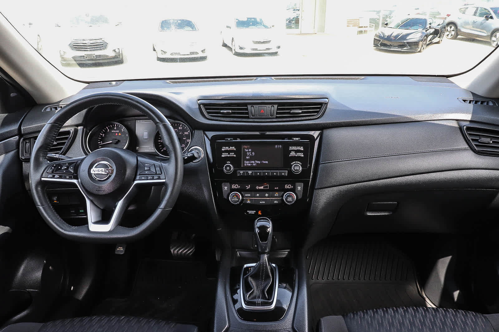Used 2017 Nissan Rogue SV FWD image 17