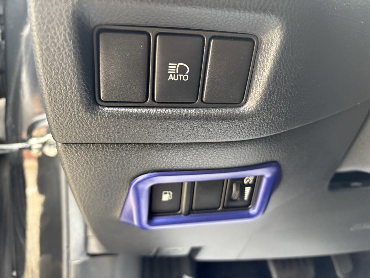 Used 2019 Toyota C-HR LE image 31