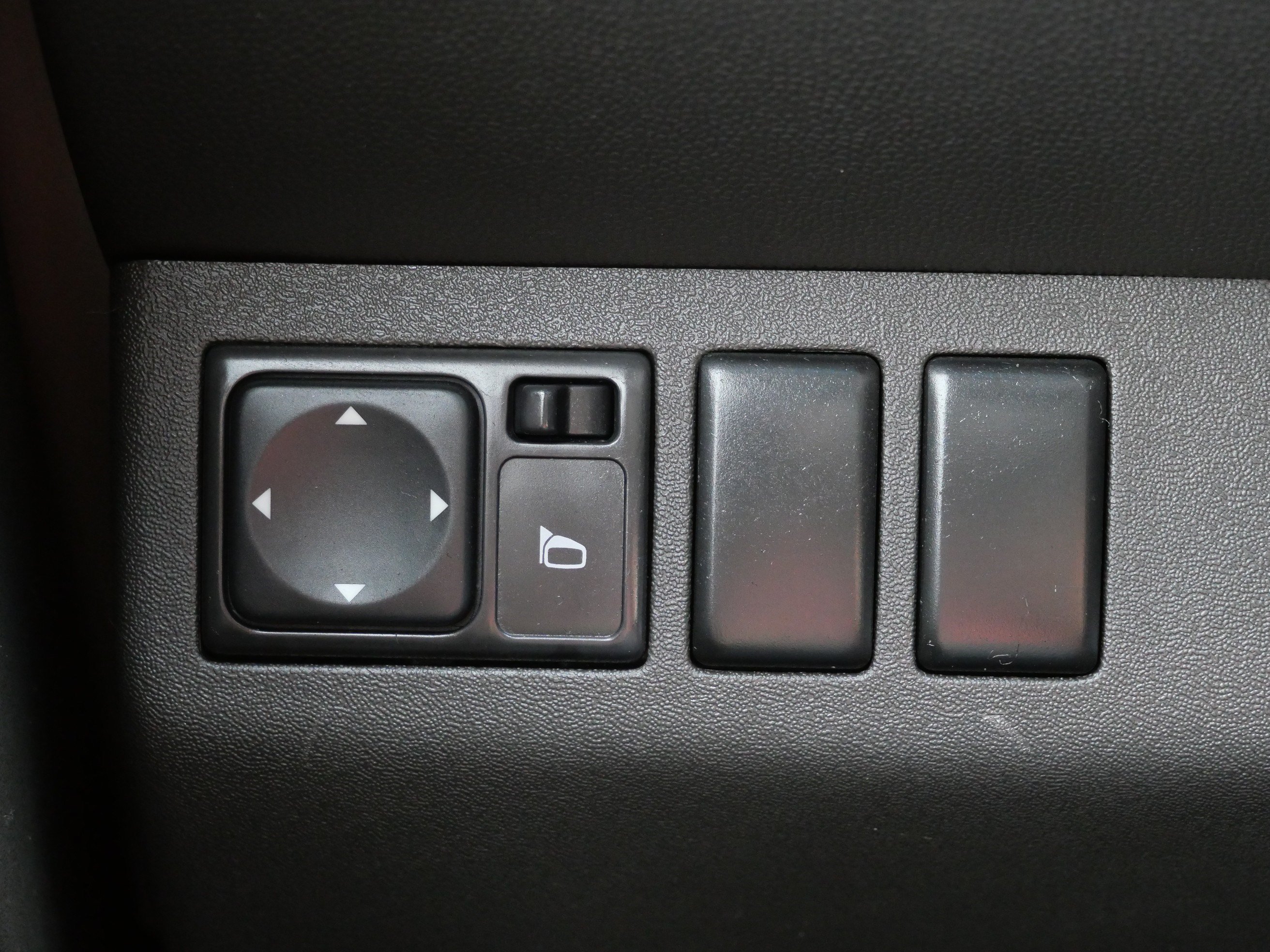 Used 2008 Nissan Xterra Off-Road AWD/4WD image 26