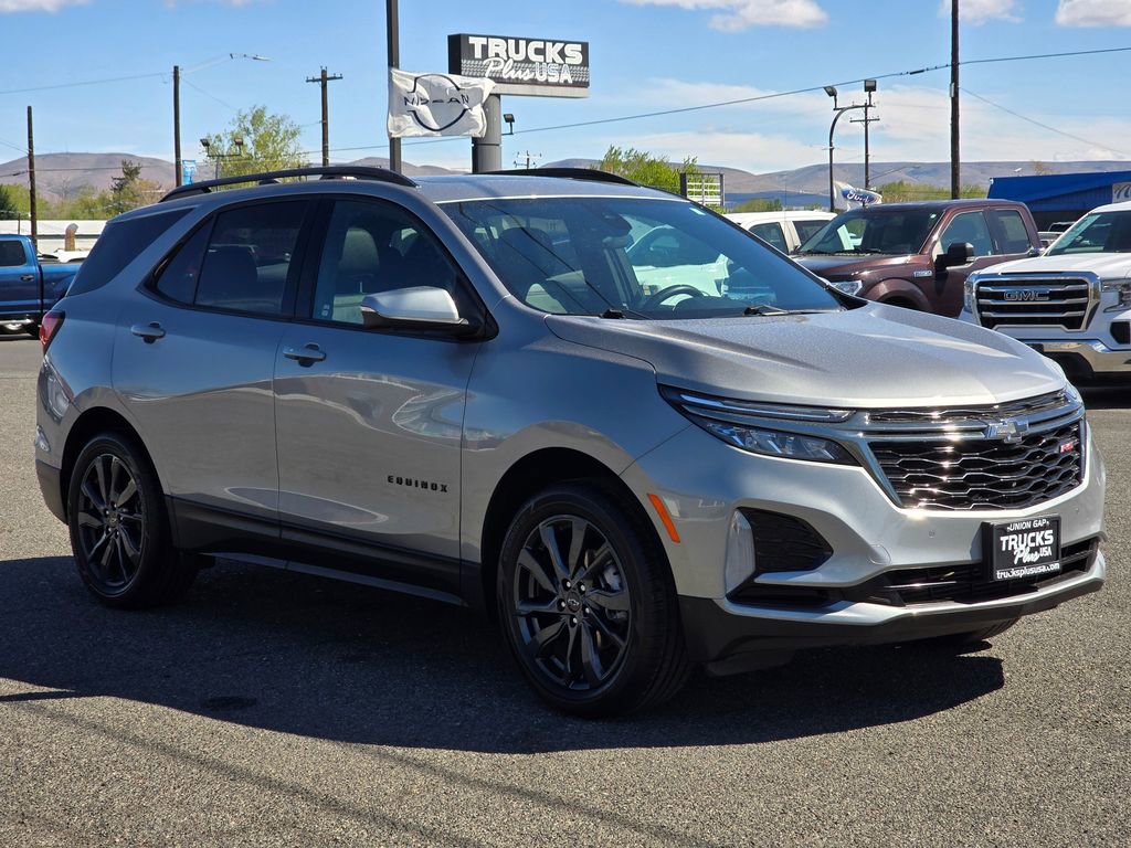Used 2023 Chevrolet Equinox RS w/ RS Leather Package AWD/4WD image 7