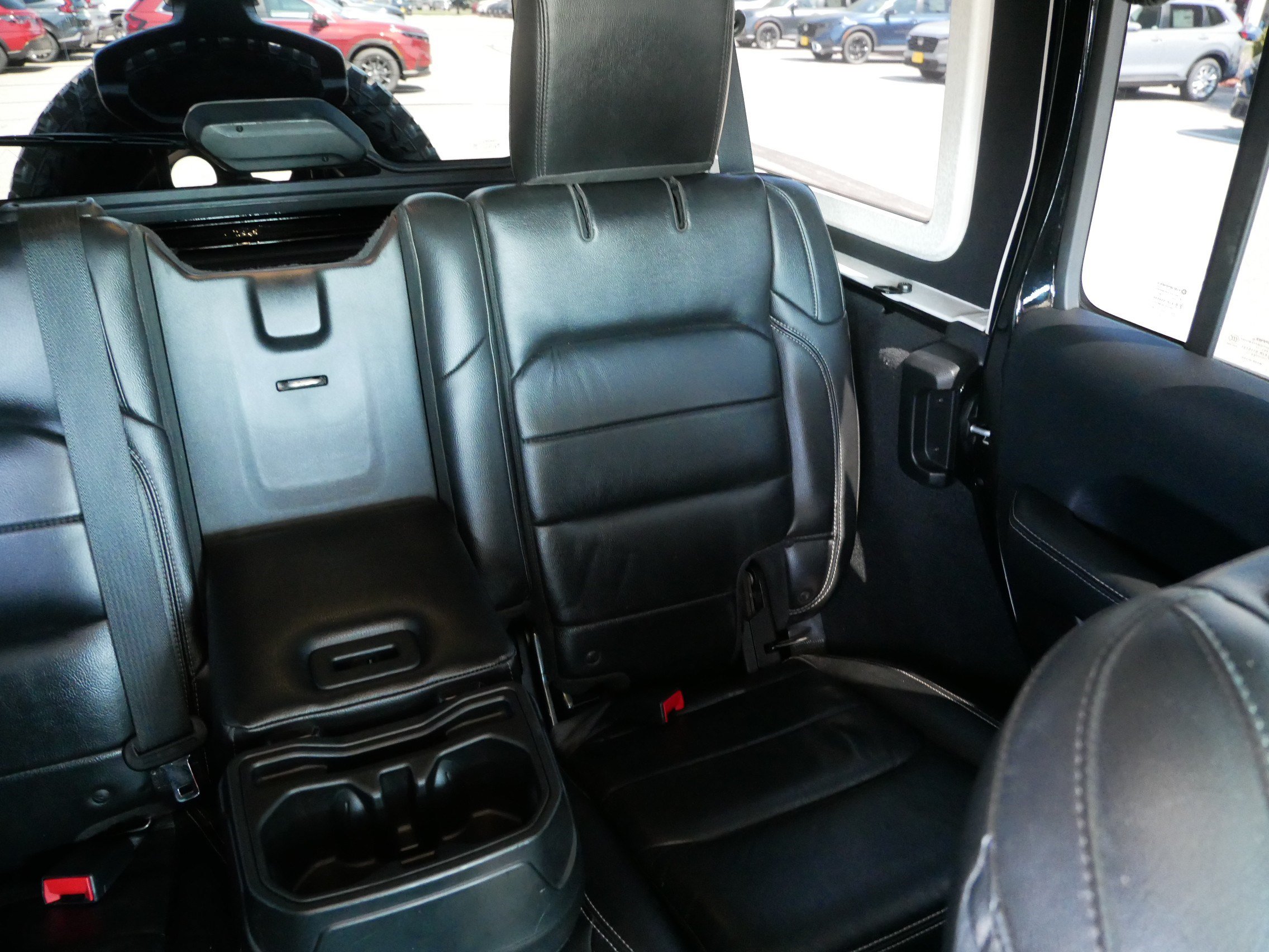 Used 2018 Jeep Wrangler Unlimited Sahara AWD/4WD image 14