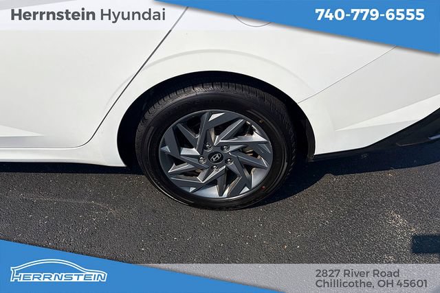 Used 2024 Hyundai Elantra SEL FWD image 12