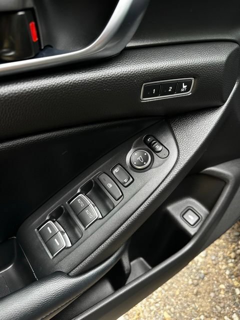 Used 2018 Honda Accord Touring image 11