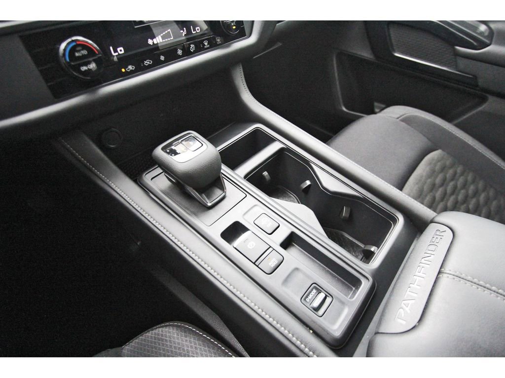 Used 2024 Nissan Pathfinder S image 26