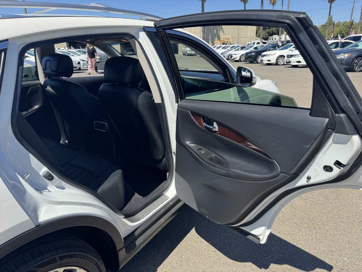 Used 2016 INFINITI QX50 2WD w/ Technology Package image 18