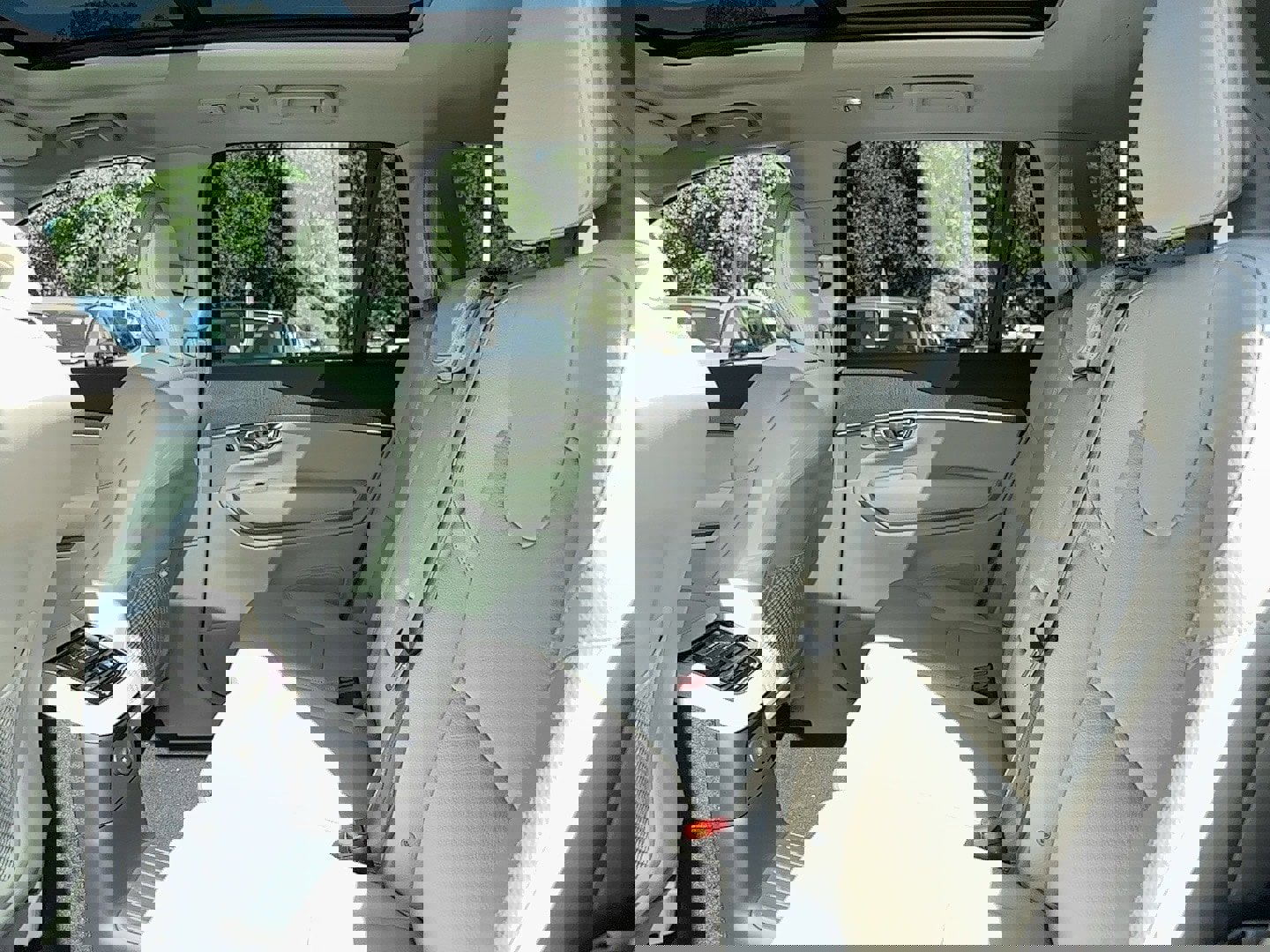 New 2025 Volvo XC90 T8 Core w/ Climate Package image 16