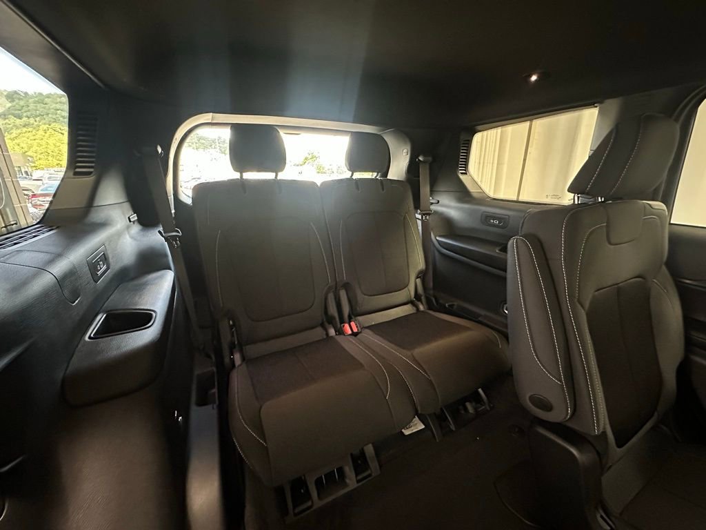 New 2025 Jeep Grand Cherokee L Laredo image 20