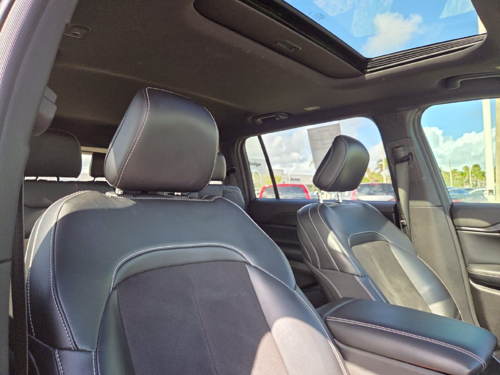 Used 2024 Jeep Grand Cherokee L Altitude AWD/4WD image 16