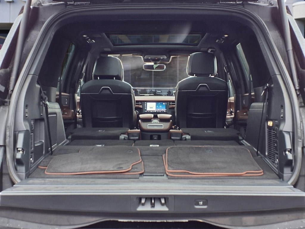 Used 2025 Lincoln Navigator Reserve AWD/4WD image 37