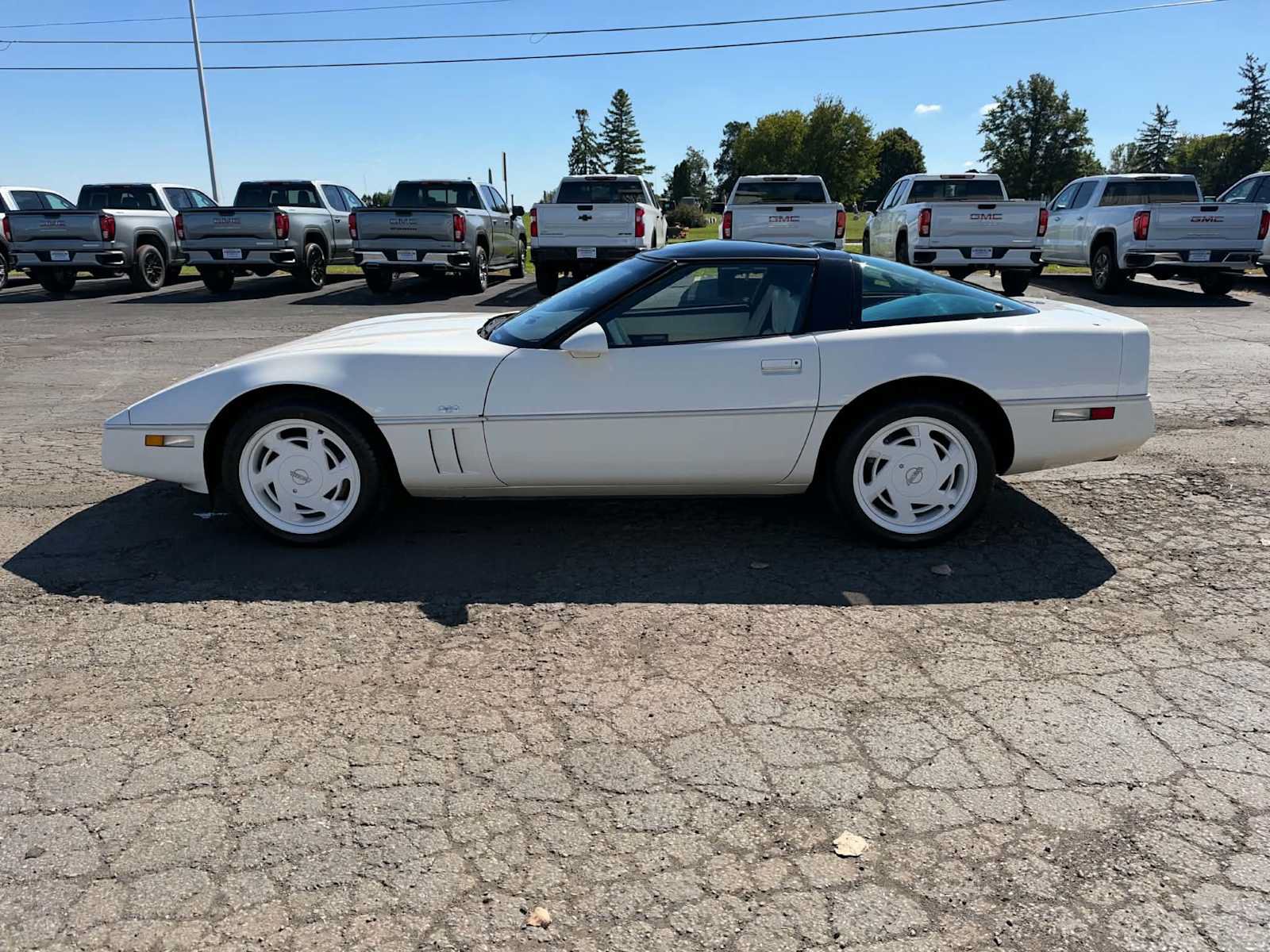 Used 1988 Chevrolet Corvette Coupe RWD image 2