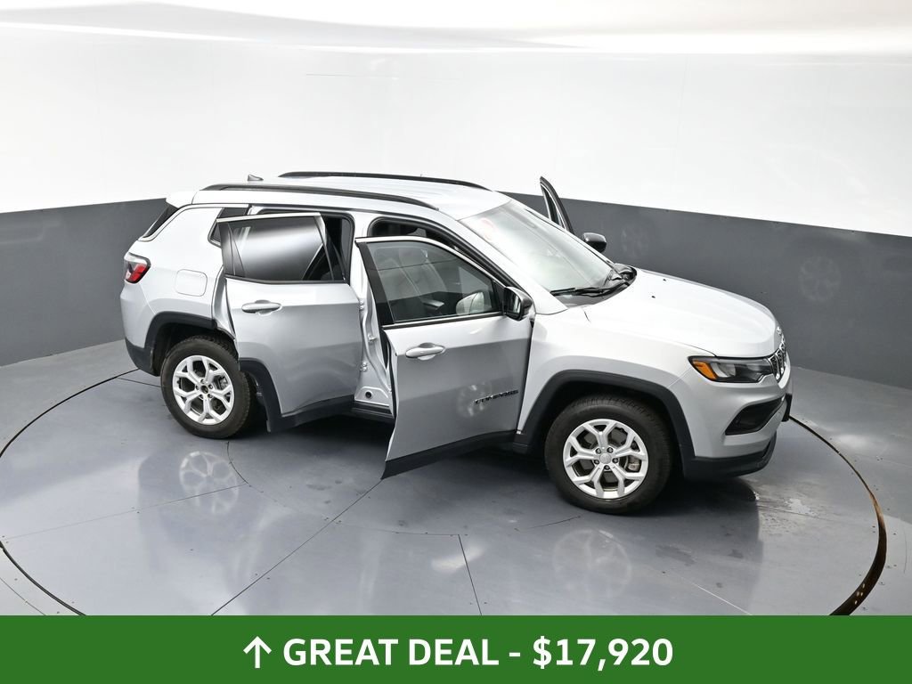 Used 2024 Jeep Compass Latitude image 60