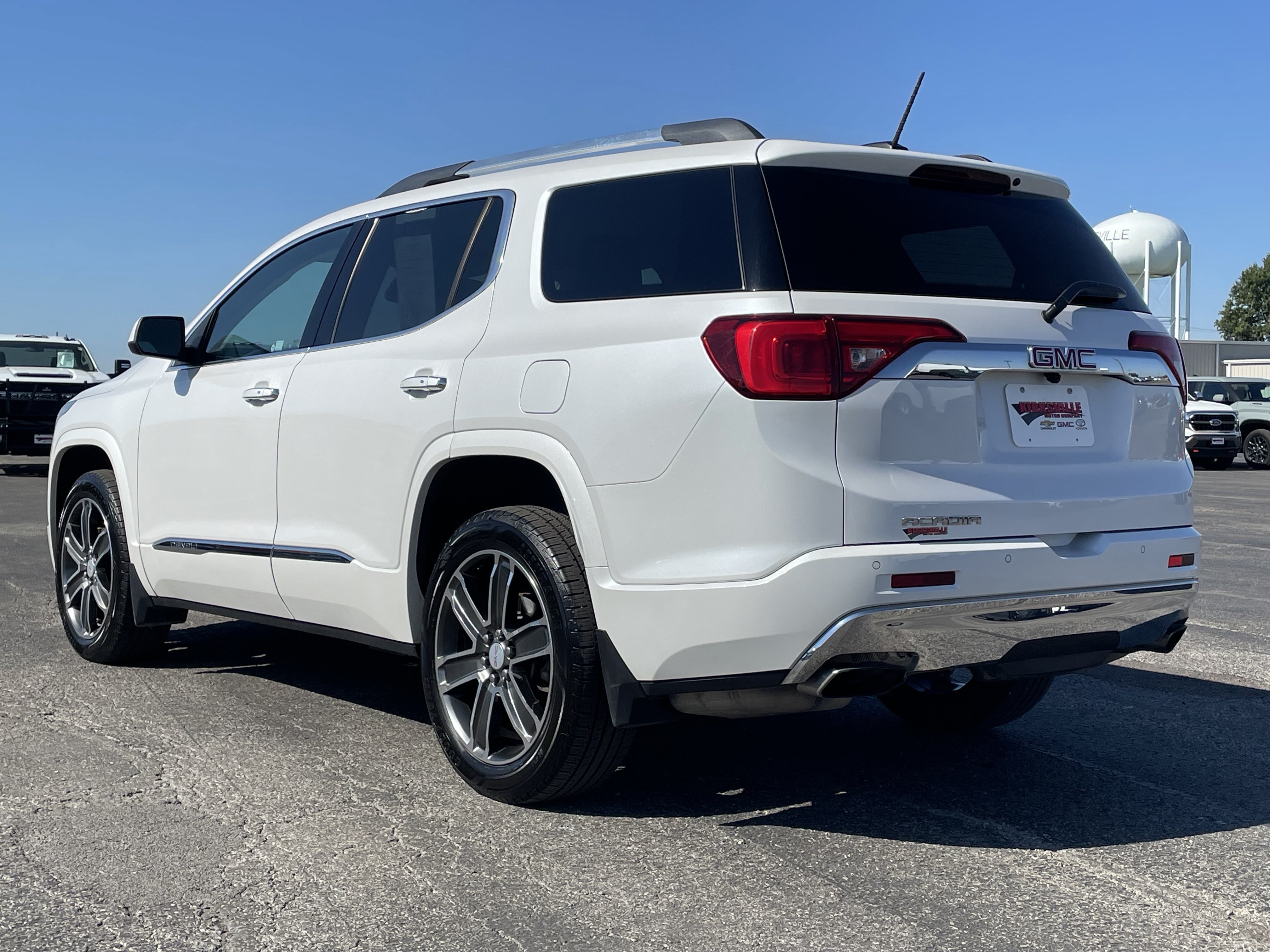 Used 2019 GMC Acadia Denali w/ Technology Package FWD image 5