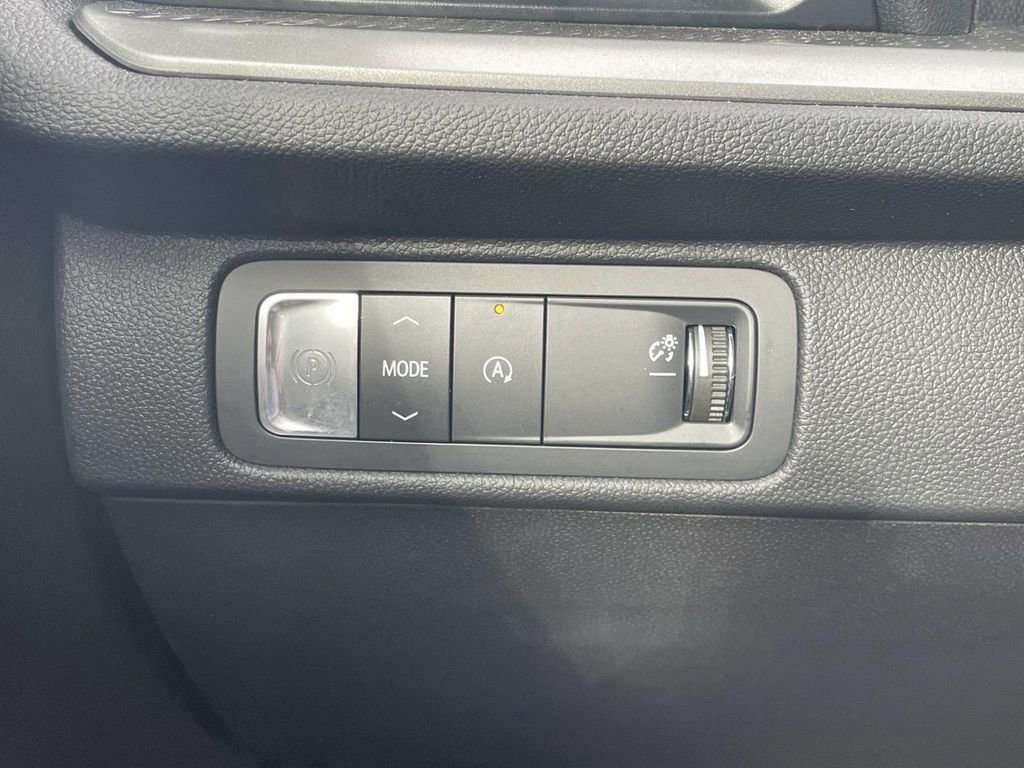 Used 2024 Chevrolet Traverse LT w/ Midnight/Sport Edition image 31